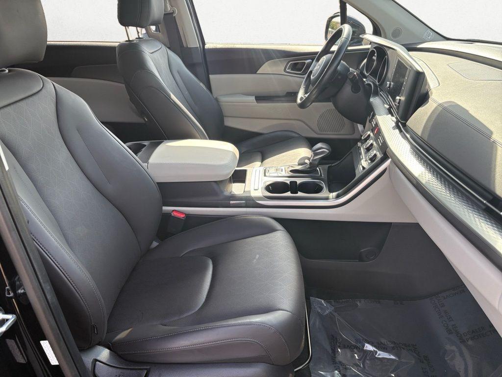 used 2024 Kia Carnival car, priced at $34,998