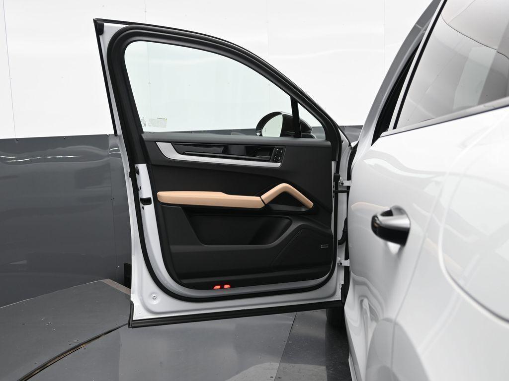 new 2025 Porsche Cayenne car