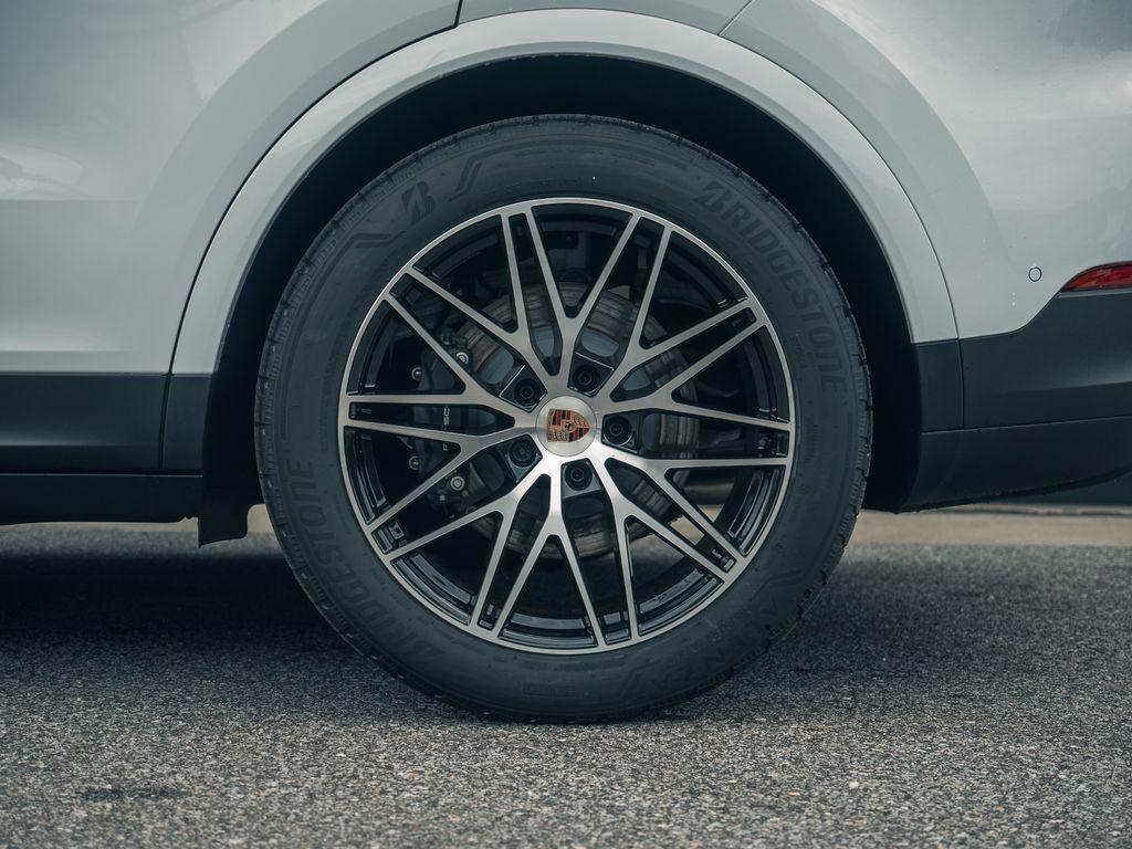 new 2025 Porsche Cayenne car