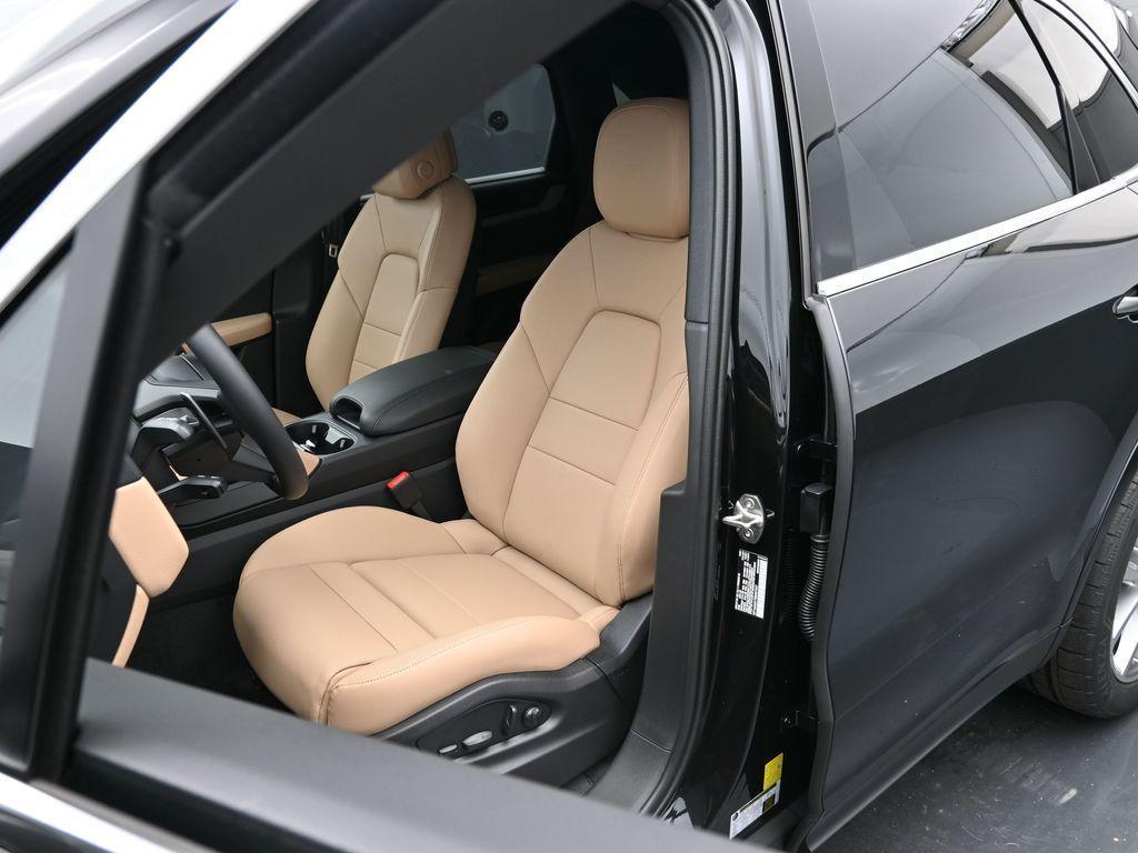 new 2025 Porsche Cayenne car, priced at $107,635