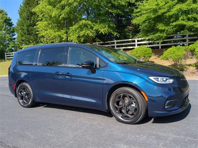 used 2024 Chrysler Pacifica Hybrid car, priced at $37,500