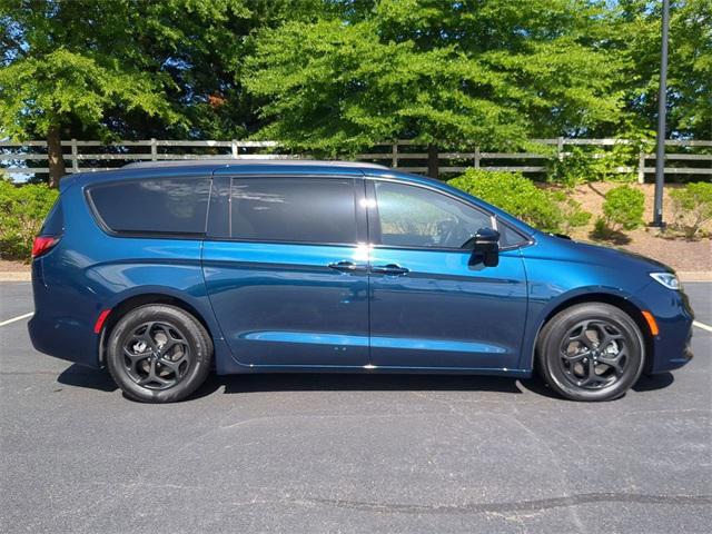 used 2024 Chrysler Pacifica Hybrid car, priced at $41,000