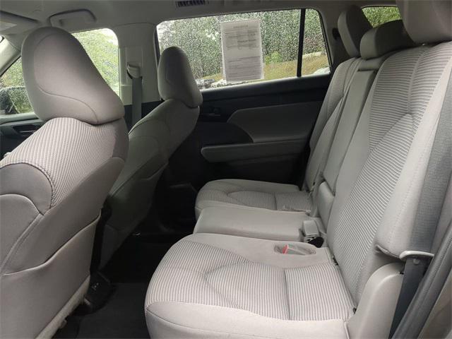 used 2023 Toyota Highlander car, priced at $33,400