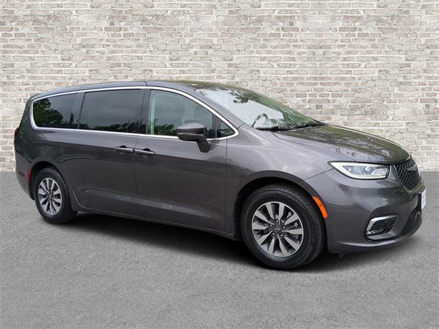 used 2022 Chrysler Pacifica Hybrid car, priced at $25,998