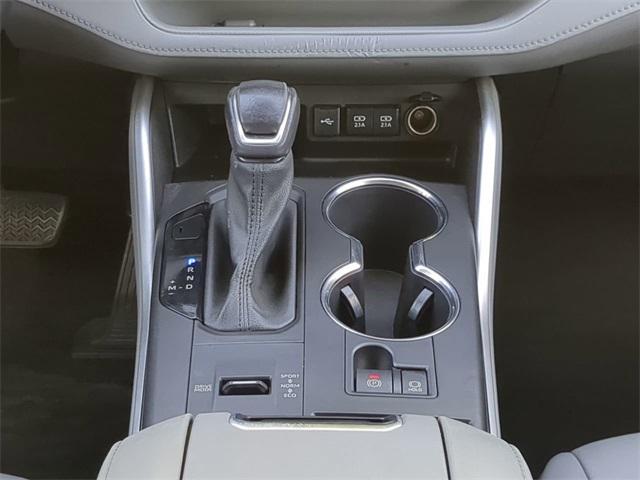 used 2021 Toyota Highlander car, priced at $27,500