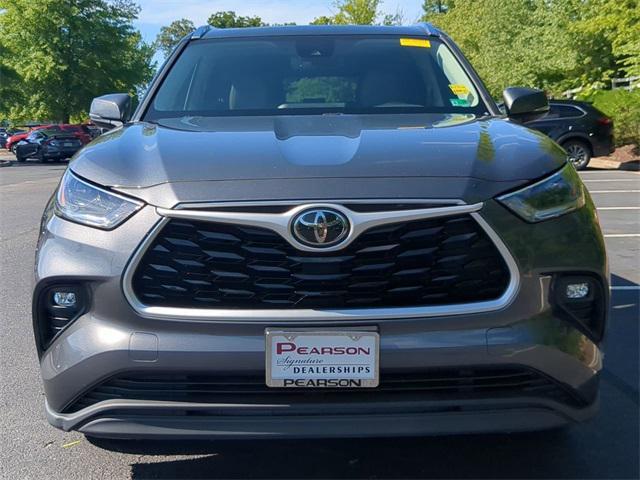 used 2021 Toyota Highlander car, priced at $27,500