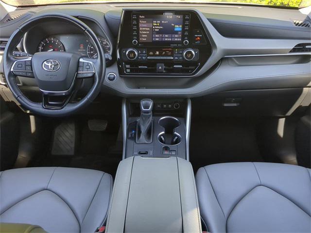 used 2021 Toyota Highlander car, priced at $27,500