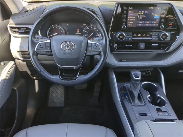 used 2021 Toyota Highlander car, priced at $27,500