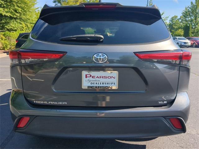 used 2021 Toyota Highlander car, priced at $27,500