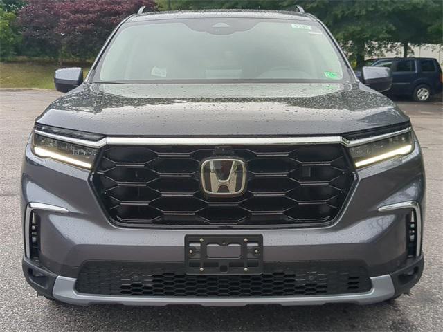 new 2025 Honda Pilot car, priced at $54,530