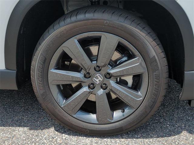 new 2025 Honda Pilot car, priced at $44,205