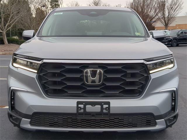 new 2025 Honda Pilot car, priced at $46,695