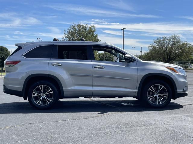 used 2016 Toyota Highlander car, priced at $22,400