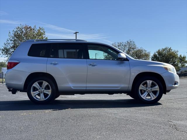 used 2010 Toyota Highlander car, priced at $13,400