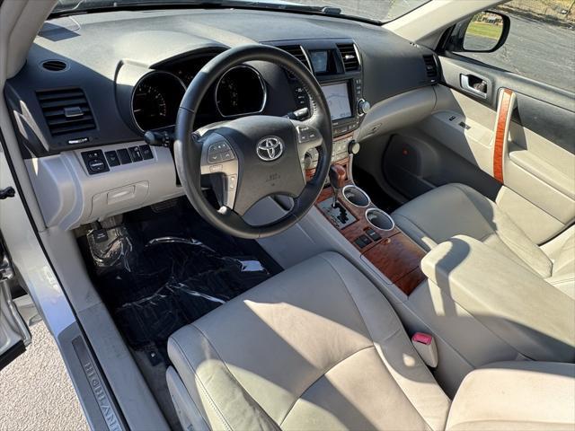 used 2010 Toyota Highlander car, priced at $13,400