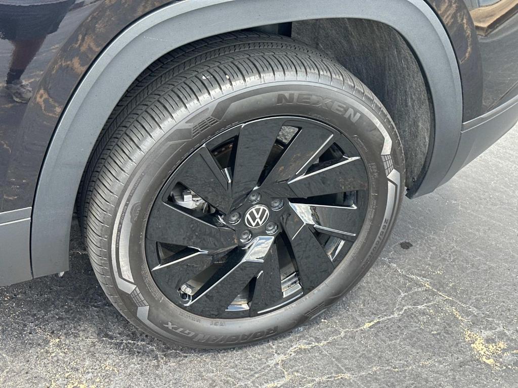 used 2025 Volkswagen Atlas Cross Sport car, priced at $39,900