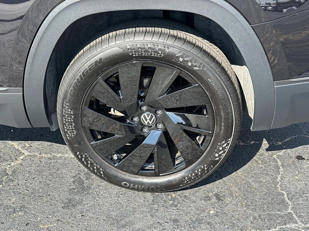 used 2025 Volkswagen Atlas car, priced at $37,900