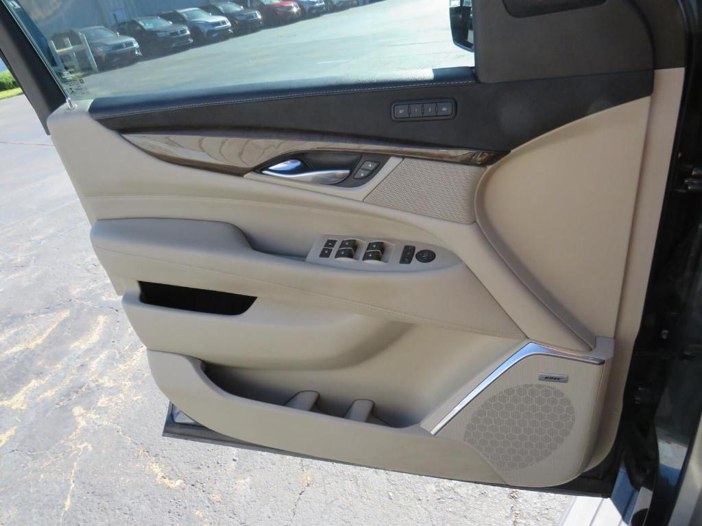 used 2019 Cadillac Escalade ESV car, priced at $31,927