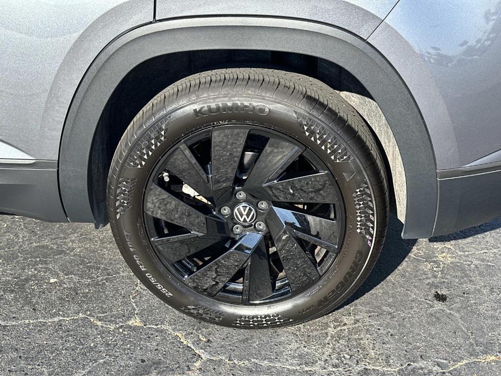 used 2025 Volkswagen Atlas Cross Sport car, priced at $37,950