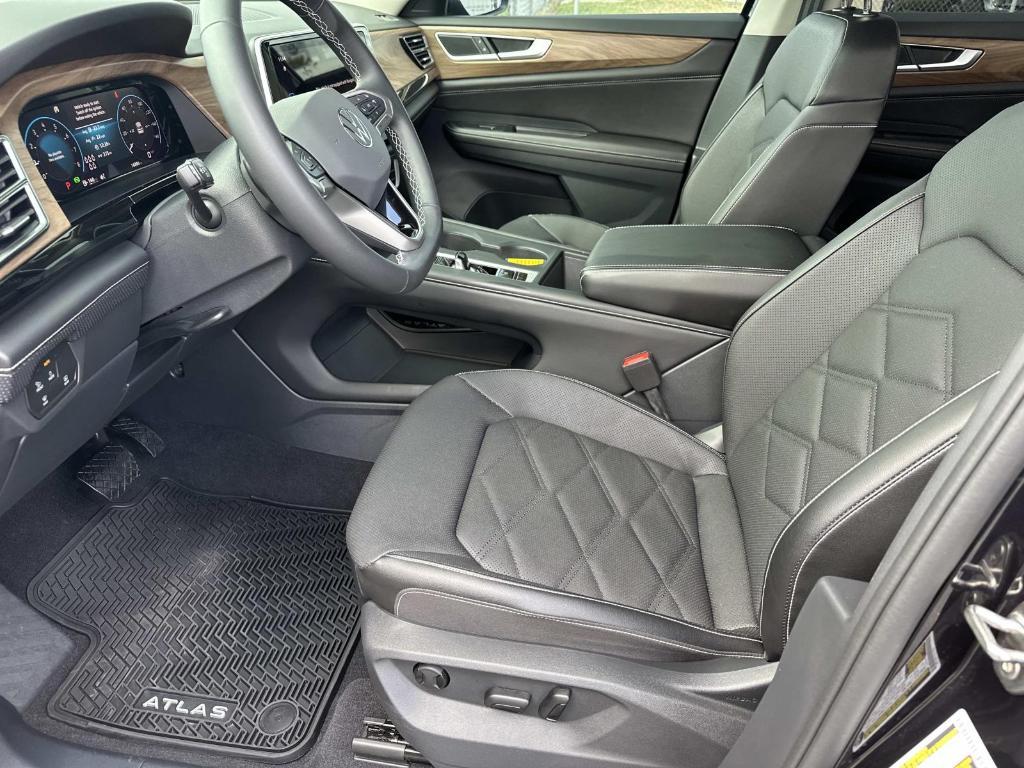used 2024 Volkswagen Atlas car, priced at $30,900