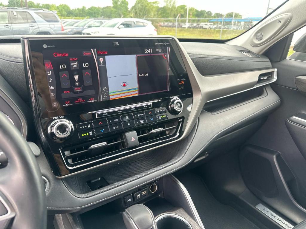 used 2020 Toyota Highlander car, priced at $31,900