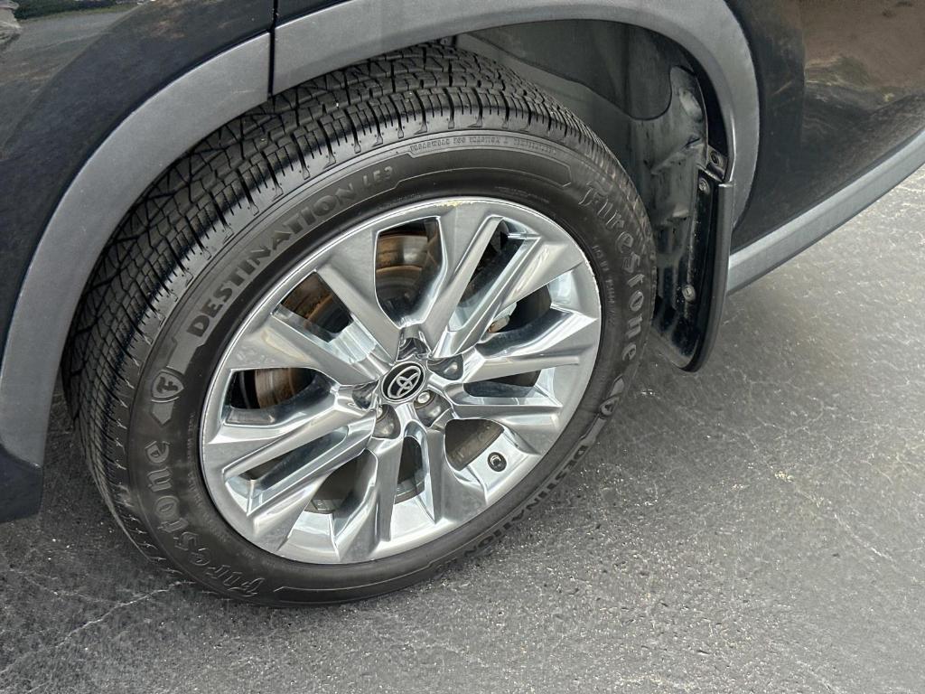used 2020 Toyota Highlander car, priced at $31,900