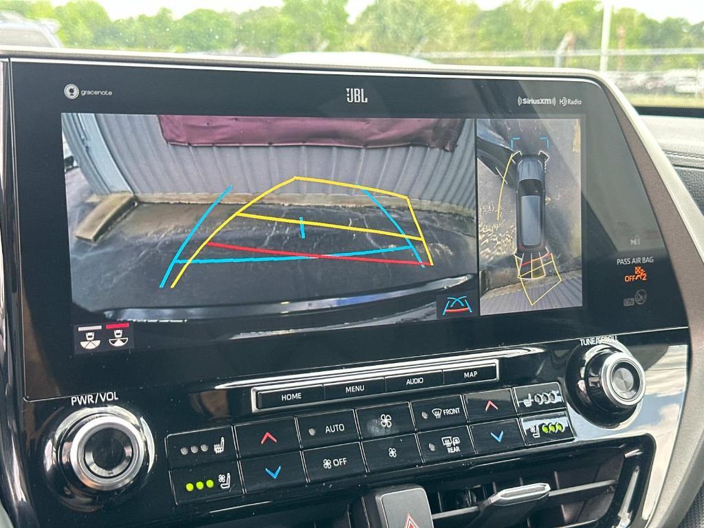 used 2020 Toyota Highlander car, priced at $31,900