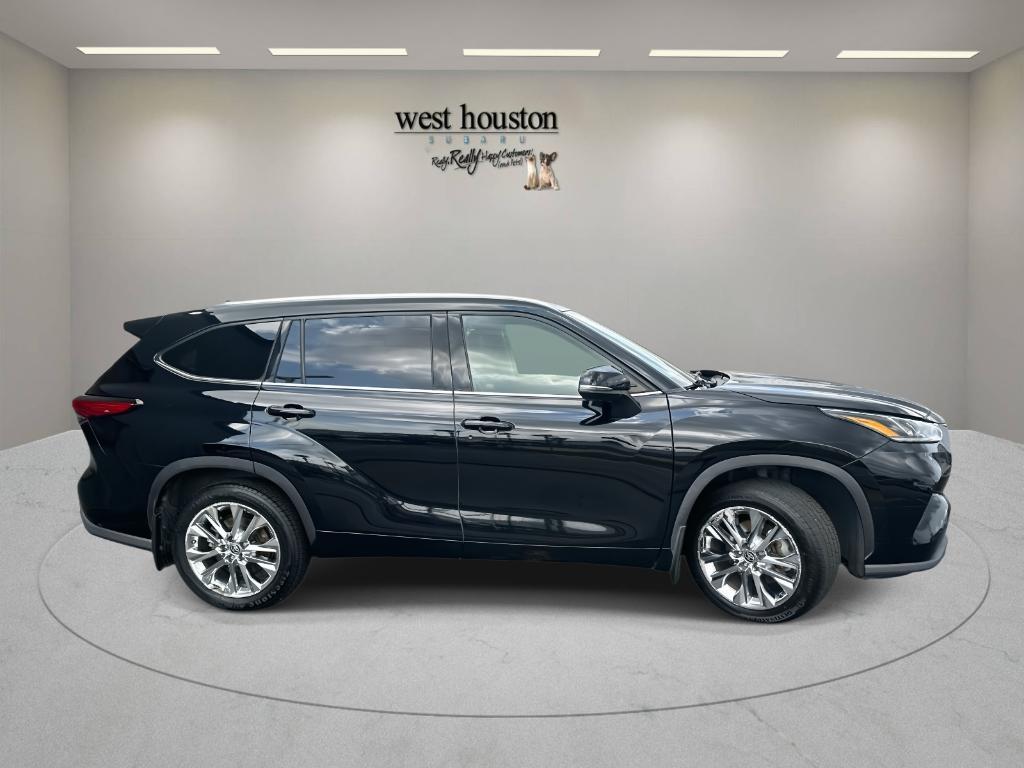 used 2020 Toyota Highlander car, priced at $31,900