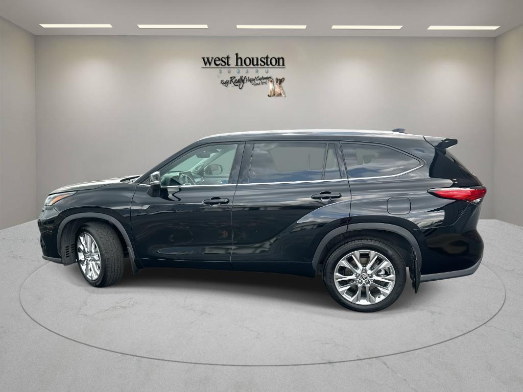 used 2020 Toyota Highlander car, priced at $31,900