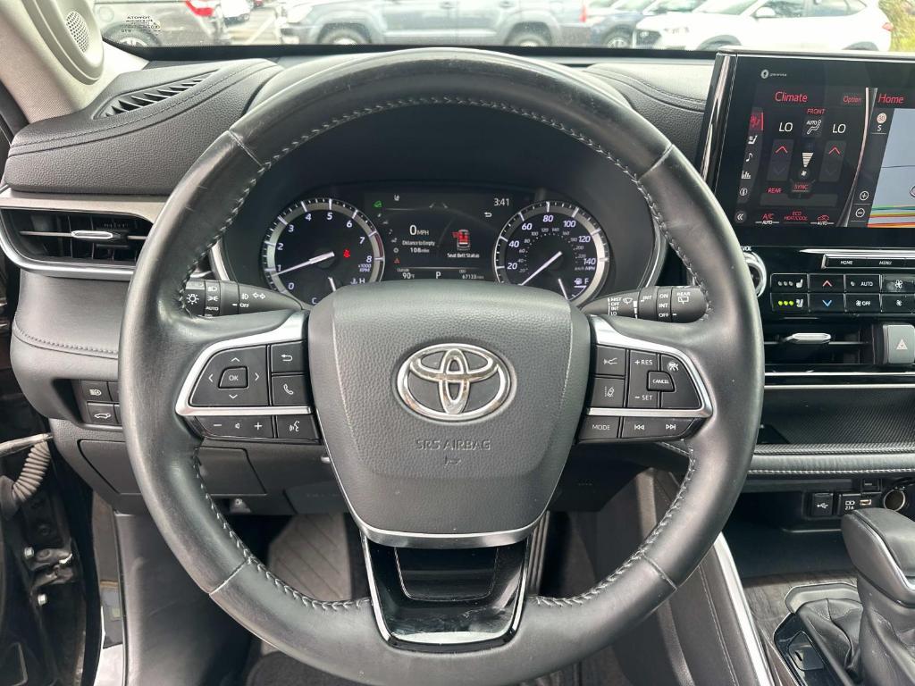 used 2020 Toyota Highlander car, priced at $31,900