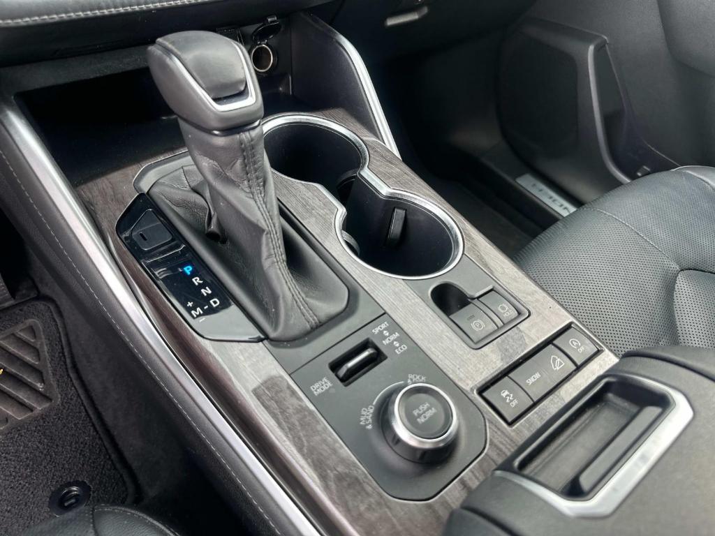 used 2020 Toyota Highlander car, priced at $31,900