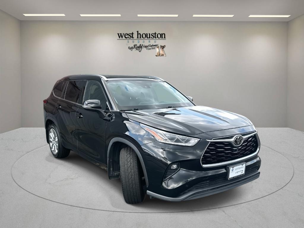 used 2020 Toyota Highlander car, priced at $31,900