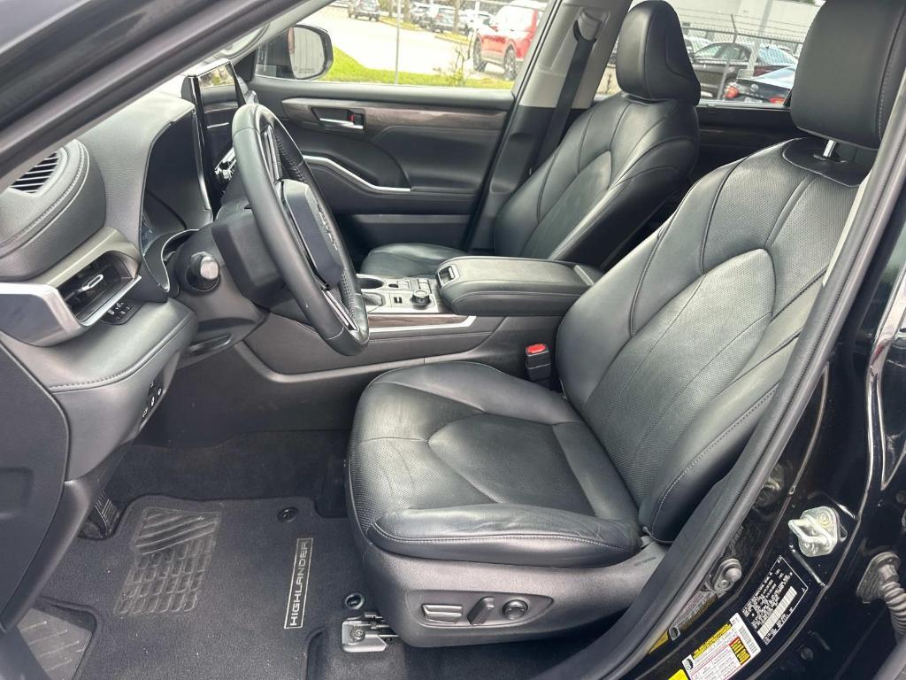 used 2020 Toyota Highlander car, priced at $31,900