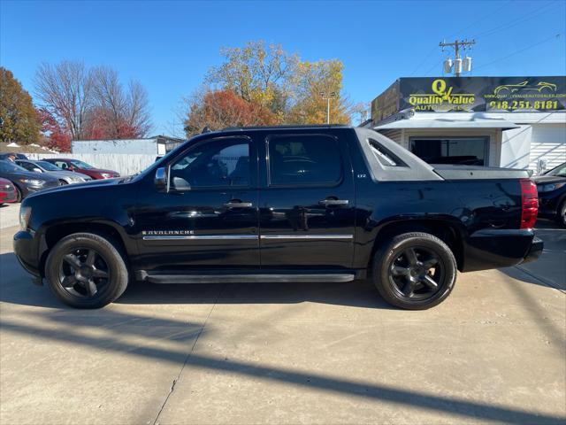 used 2009 Chevrolet Avalanche car, priced at $7,297