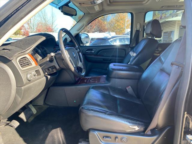 used 2009 Chevrolet Avalanche car, priced at $7,297