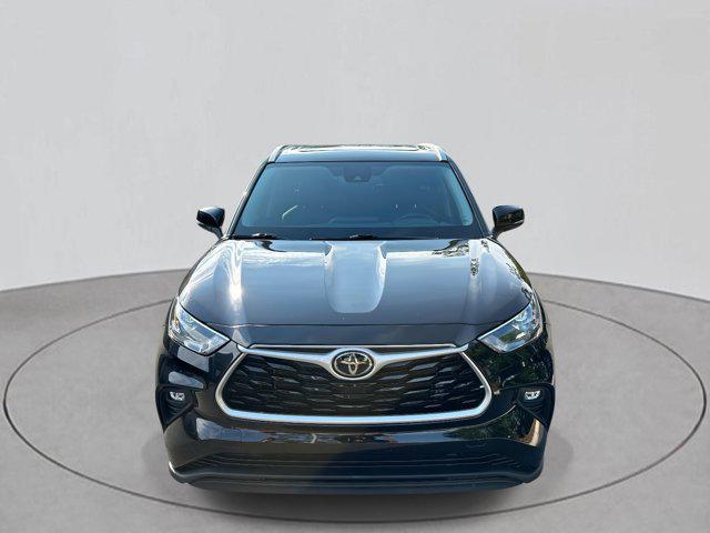 used 2022 Toyota Highlander car, priced at $35,255