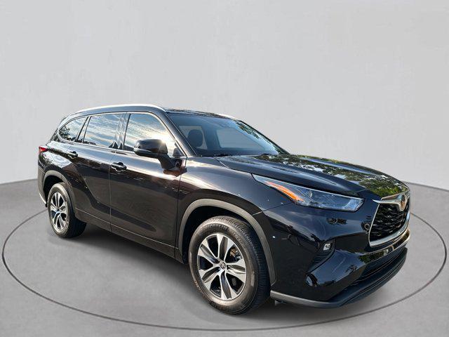 used 2022 Toyota Highlander car, priced at $35,255