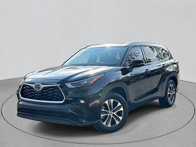 used 2022 Toyota Highlander car, priced at $35,255