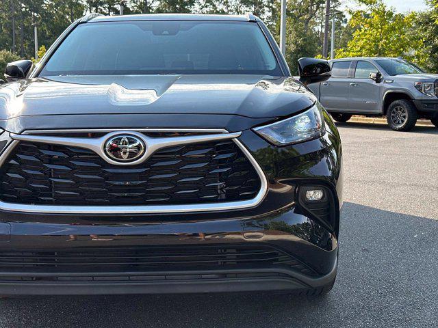 used 2022 Toyota Highlander car, priced at $35,255