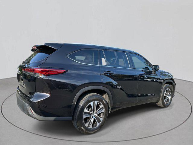 used 2022 Toyota Highlander car, priced at $35,255