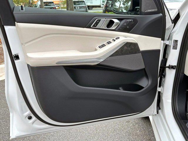 new 2026 BMW X7 car, priced at $103,335