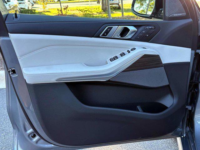 new 2026 BMW X7 car, priced at $99,925