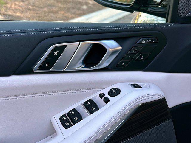 new 2026 BMW X7 car, priced at $99,925