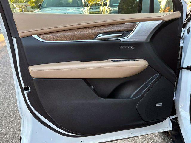 used 2023 Cadillac XT5 car, priced at $37,573