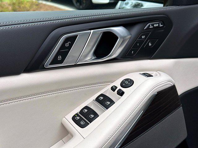 new 2026 BMW X7 car, priced at $102,284