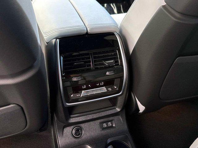 new 2026 BMW X7 car, priced at $102,735