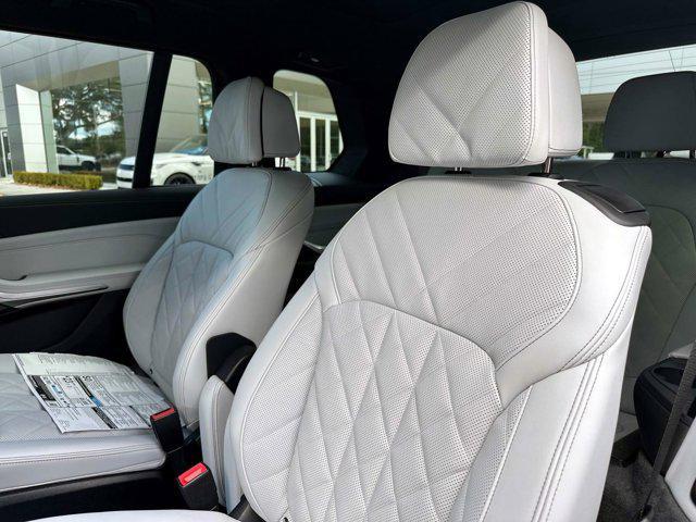 new 2026 BMW X7 car, priced at $102,735