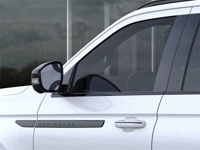 new 2025 Lincoln Navigator car, priced at $109,724