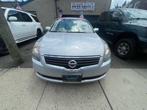 used 2009 Nissan Altima car, priced at $10,995