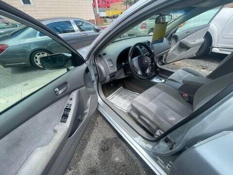 used 2009 Nissan Altima car, priced at $10,995